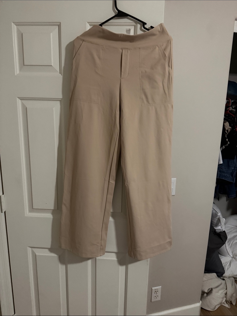 Effortless Wide-Leg Pants in Light Tan